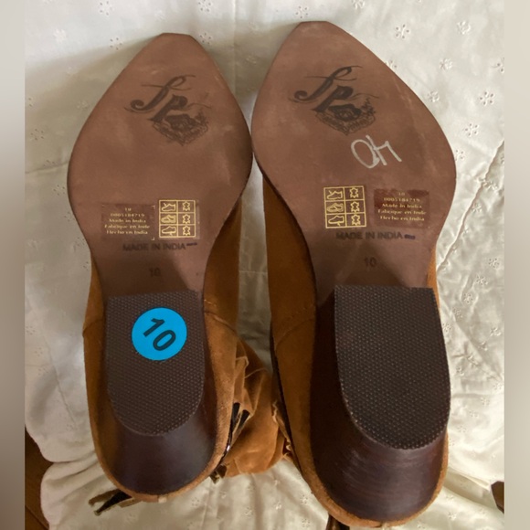 Free People Back-lace Sway Low Slouchy Boots. Western inspired suede pull-on. - Picture 15 of 16